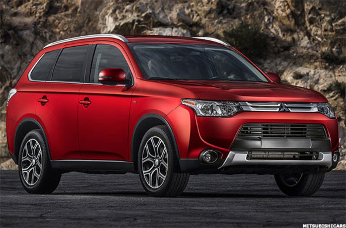 Mitsubishi outlander 2015 год