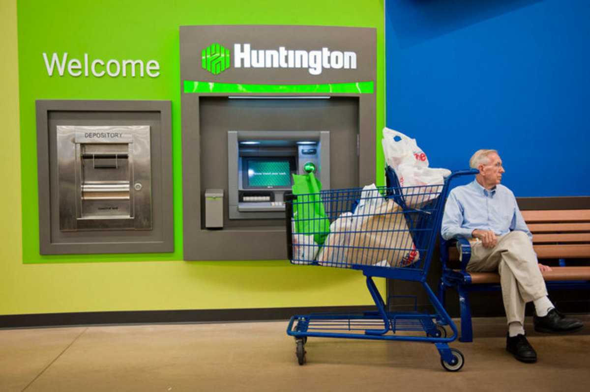 Bank on Huntington Bancshares' (HBAN) Dividend, and Its Growth Outlook