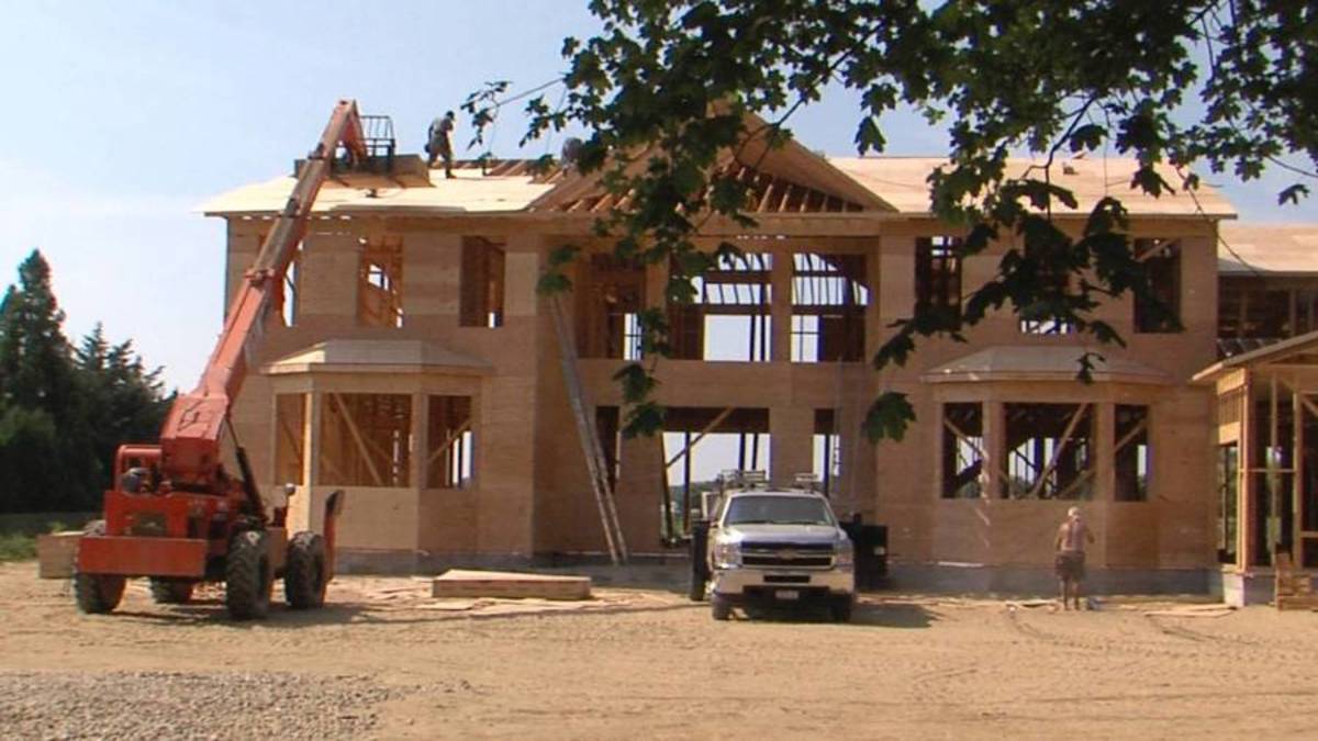Homebuilder morale extends from recession as mortgage rates soar