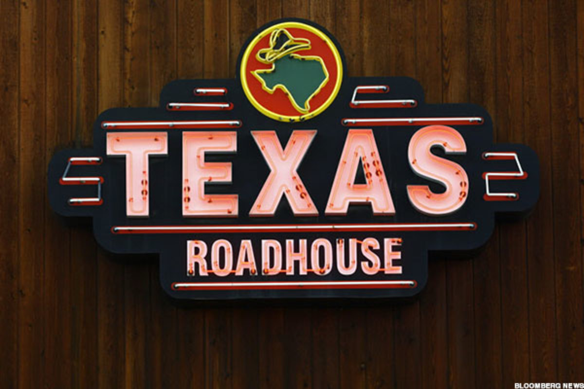 Texas Roadhouse should see gains where other restaurant chains fail.