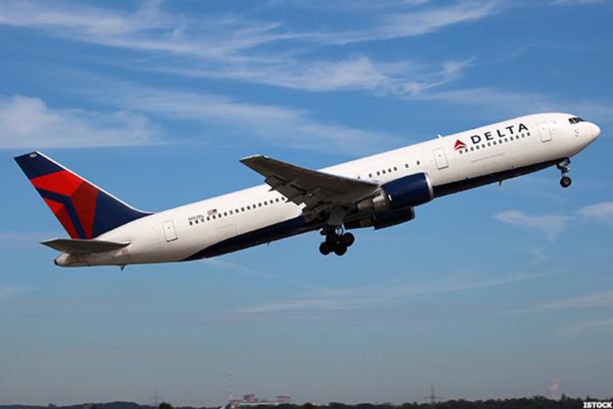 Airline Stocks Fall After Lagging Forecasts from Delta, American