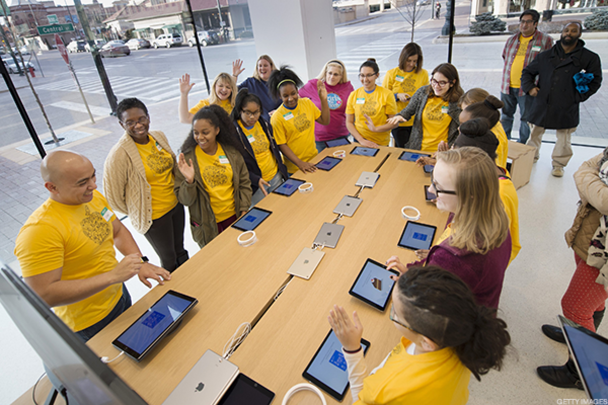 Does Apple's New Chicago Store Have Something to Say About the Future of  Cities? - Metropolis