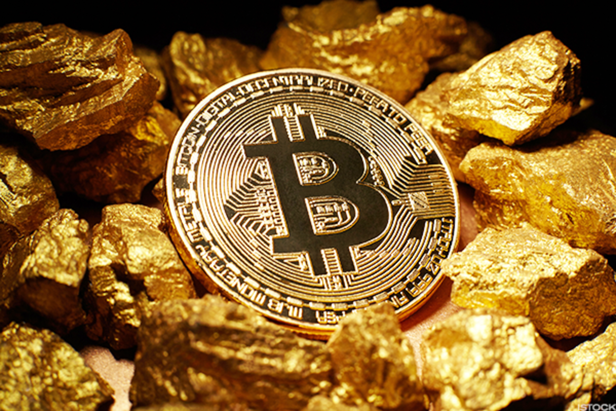 Bitcoin vs Gold: What Should You Invest In Now?