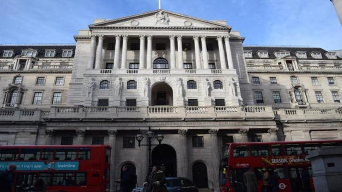 The Bank of England plans to intervene in the bond market amid the decline of the pound