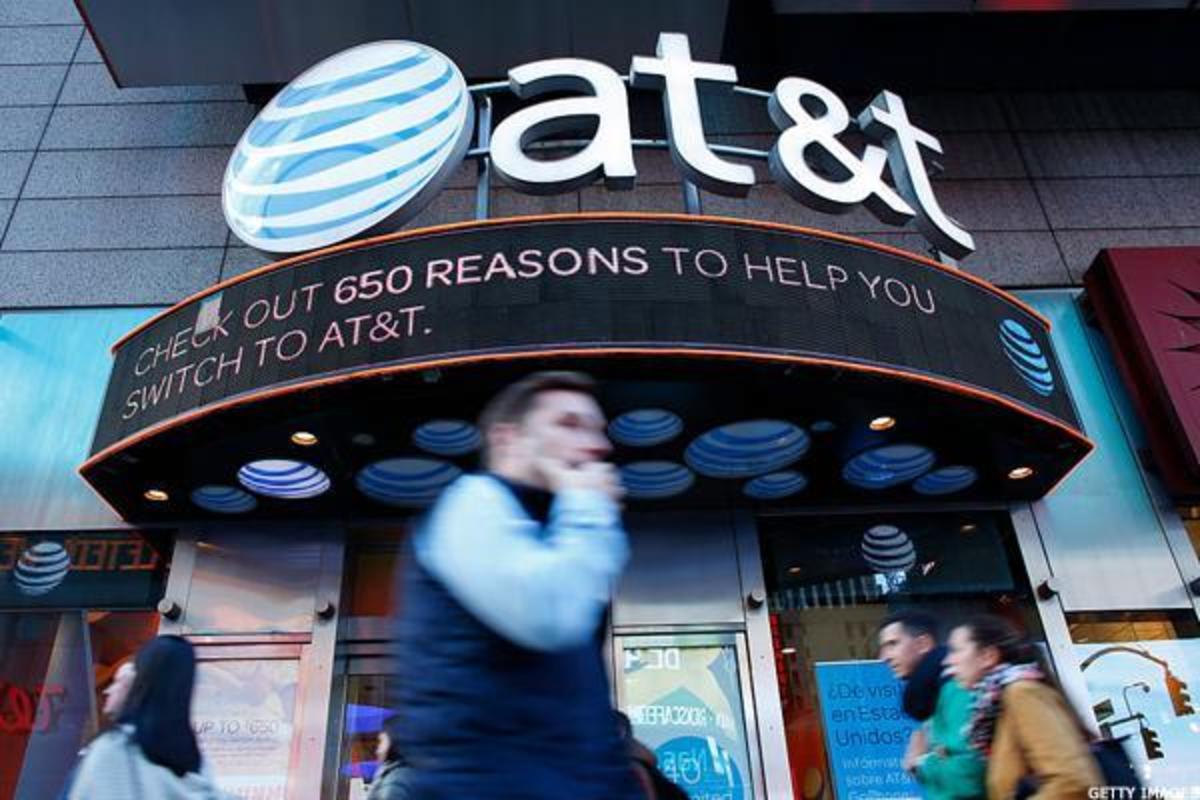 AT&T Stock Slumps As Cash Flow Guidance Offsets Q2 Earnings Beat