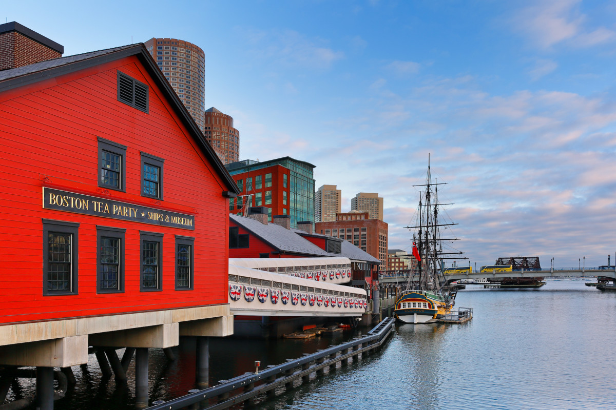 CH boston tea party museum Jay Yuan : Shutterstock