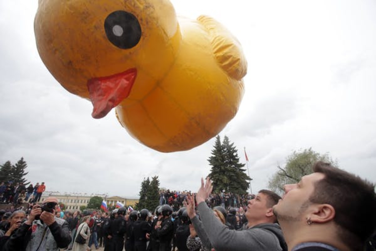 Navalny’s foundation made ducks a symbol of Russian political corruption. One floated at an opposition rally in June 2017. Sergey Mihailicenko/Anadolu Agency/Getty Images