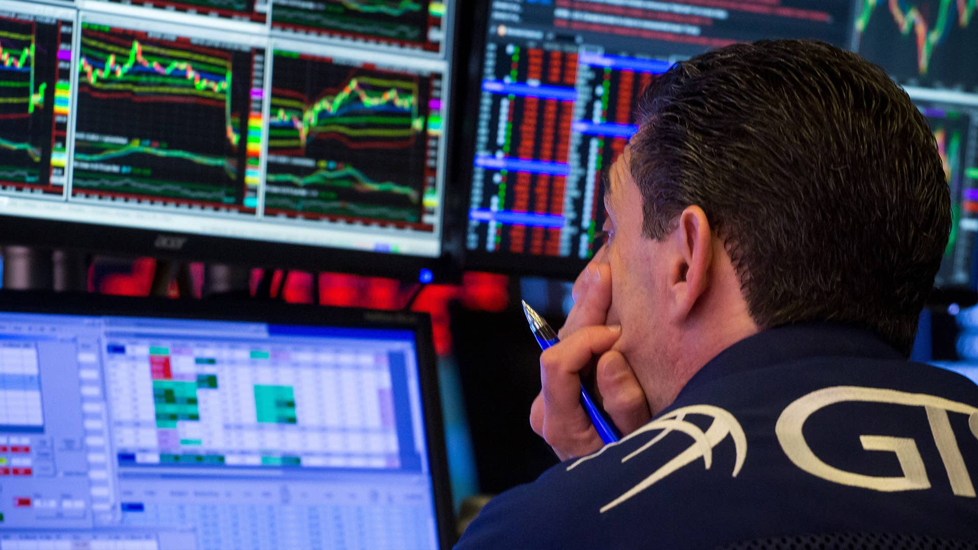 Netflix, Chipotle, Apple, Manchester United - 5 Things You Must Know - TheStreet