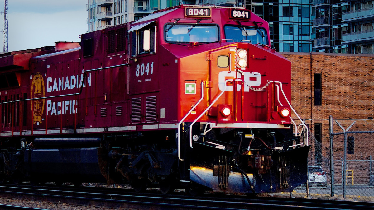 White House reaches tentative labor agreement to halt rail strike