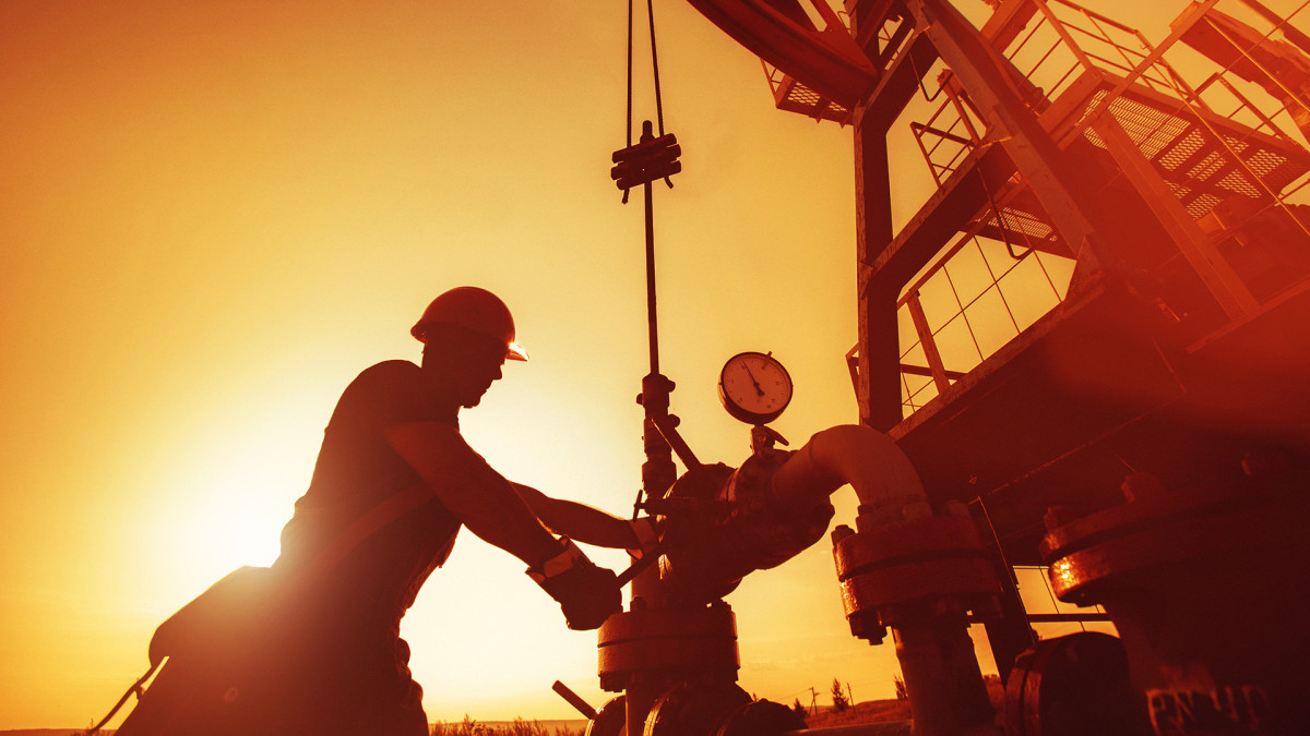 The 10 Best Oil and Gas Stocks to Buy Now - TheStreet