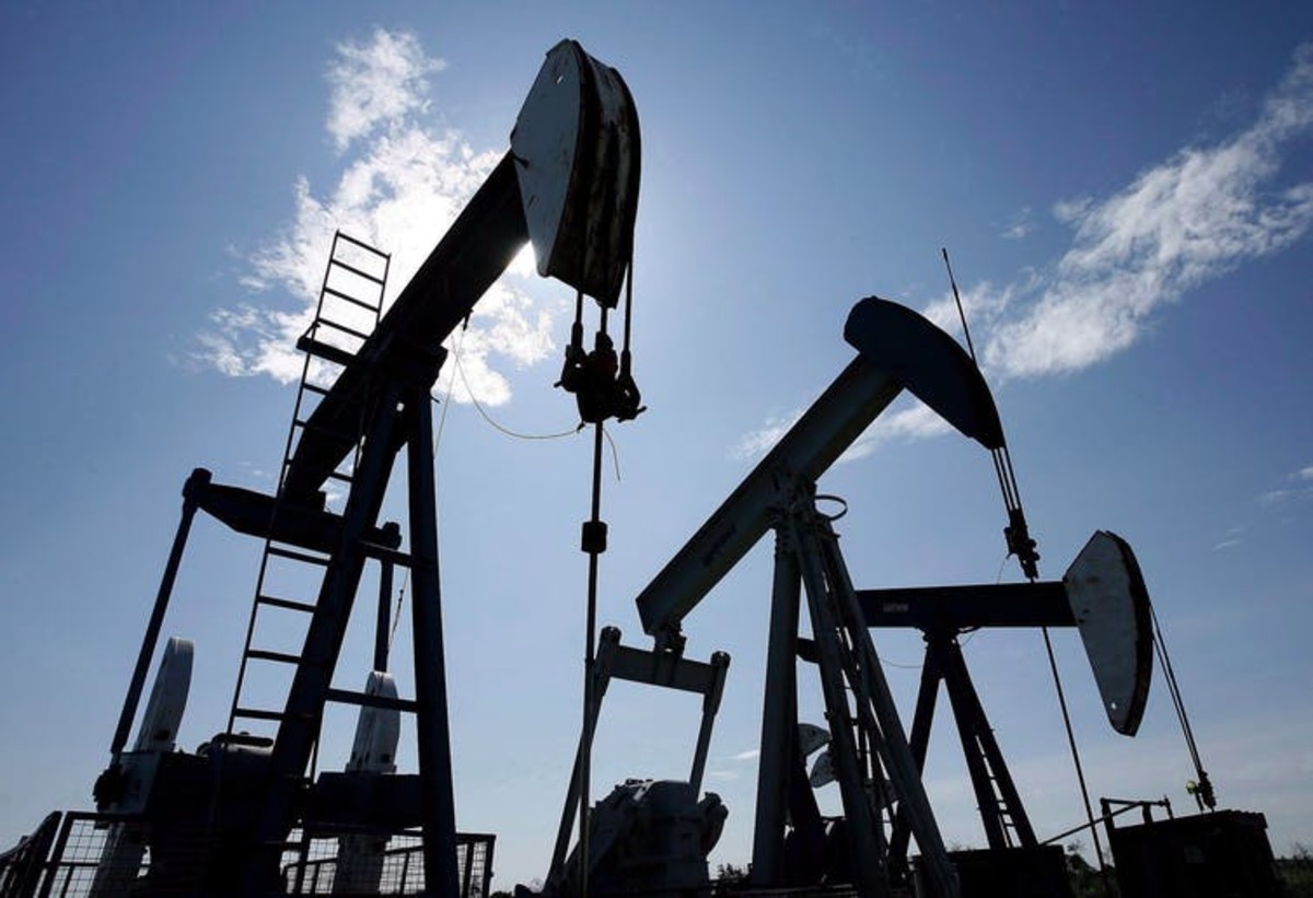 Oil crash explained How are negative oil prices even possible? Phil