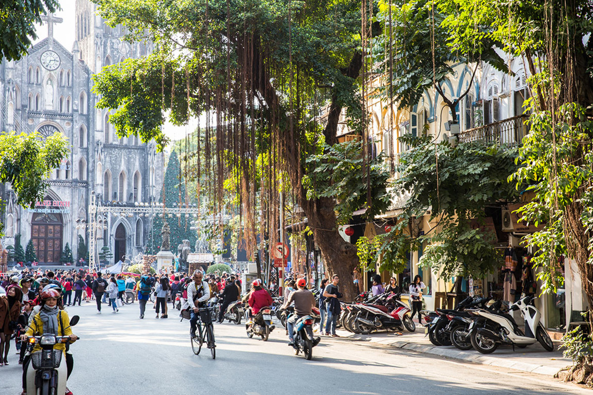 29 hanoi vietnam tipwam : Shutterstock