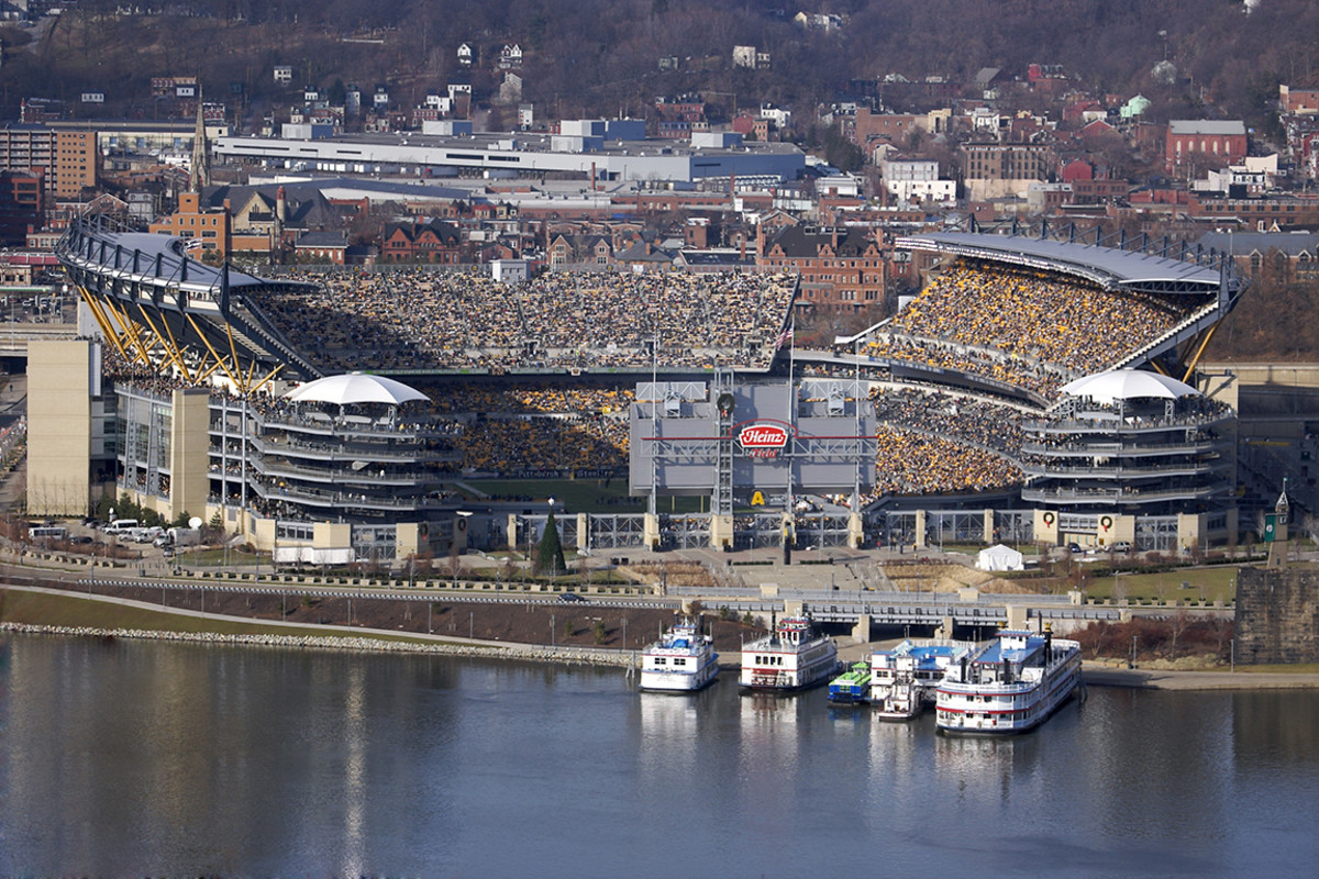 11. Pittsburgh Steelers Robert Pernell : Shutterstock 