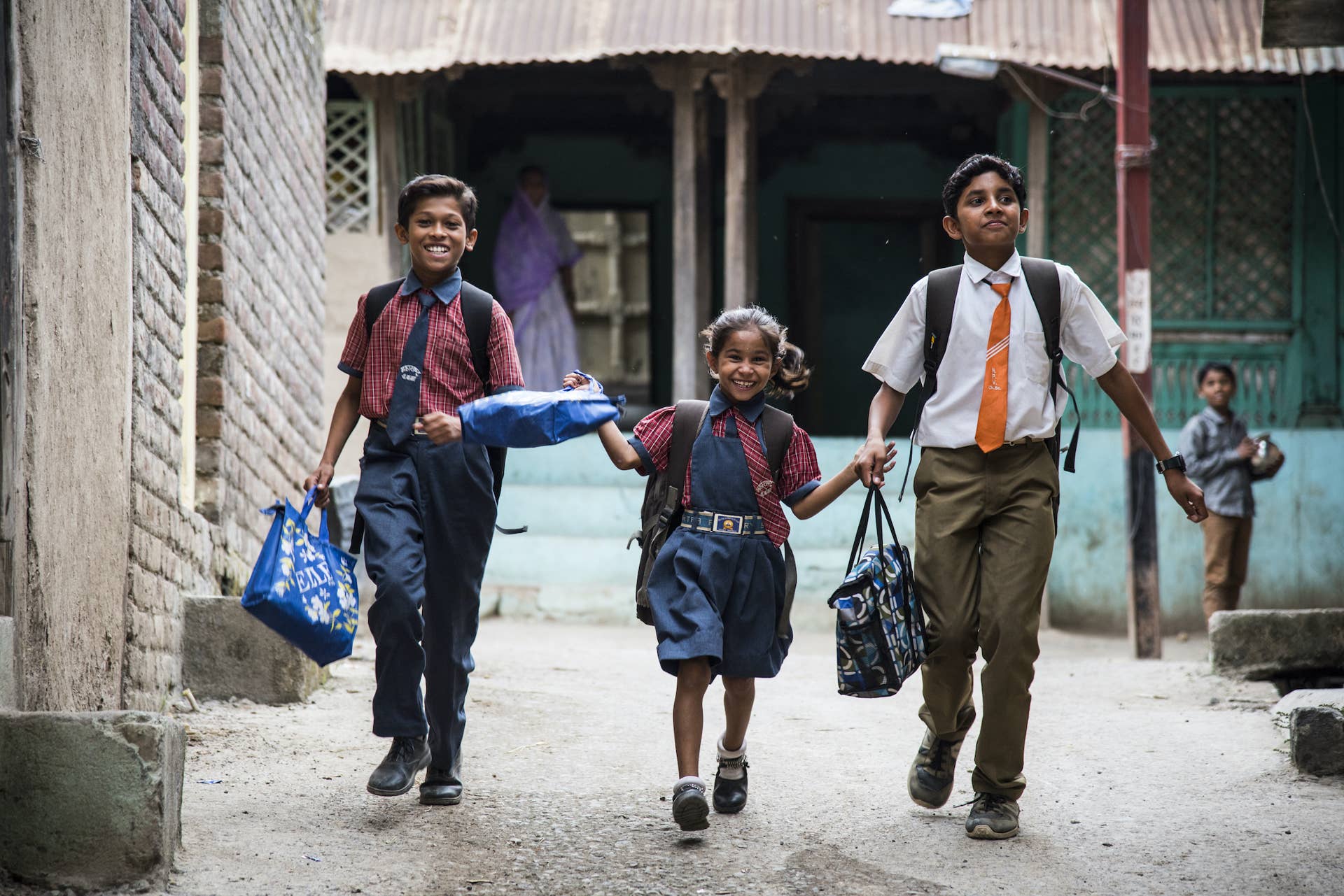 14 Ways to Give Gifts That Give Back - Vimarsana News