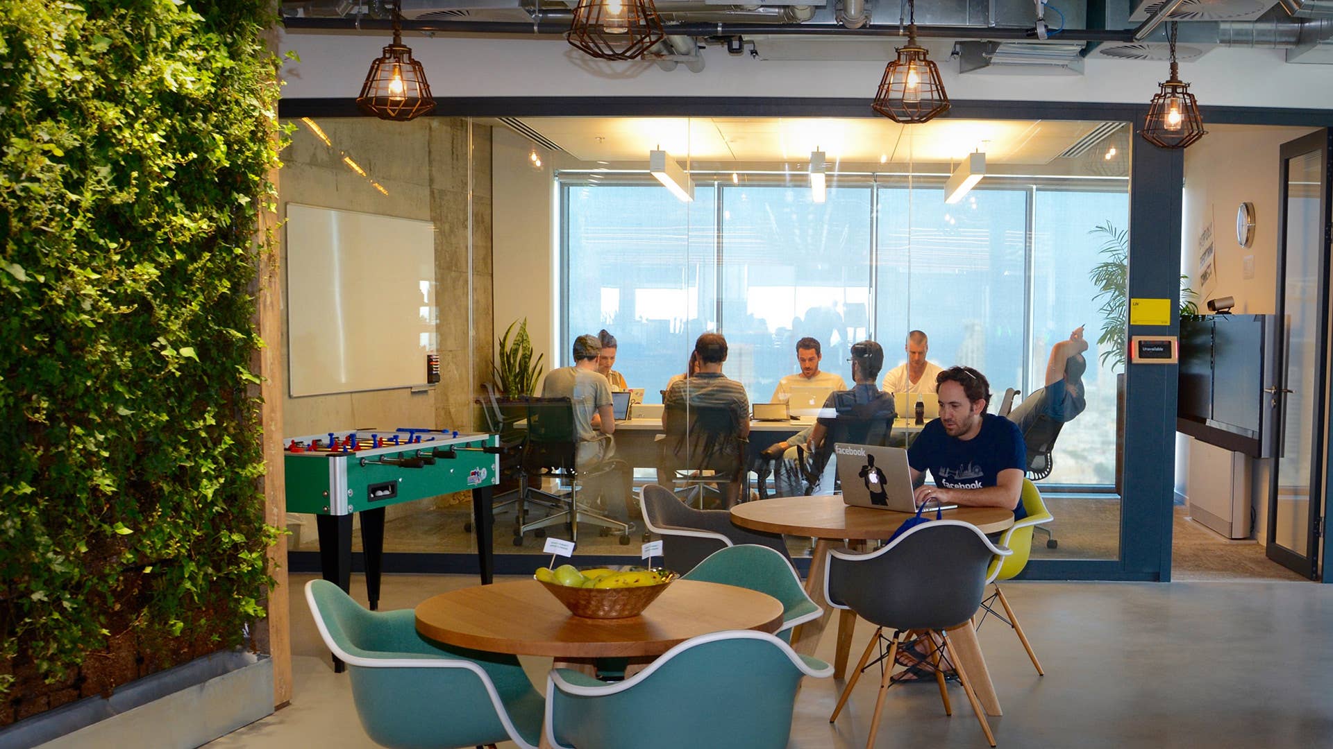 A Major Fast Food Chain Just Signed a Deal With Meta's Workplace - Vimarsana News