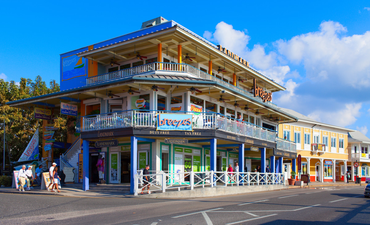 2 cayman islands grand cay Yevgen Belich : Shutterstock