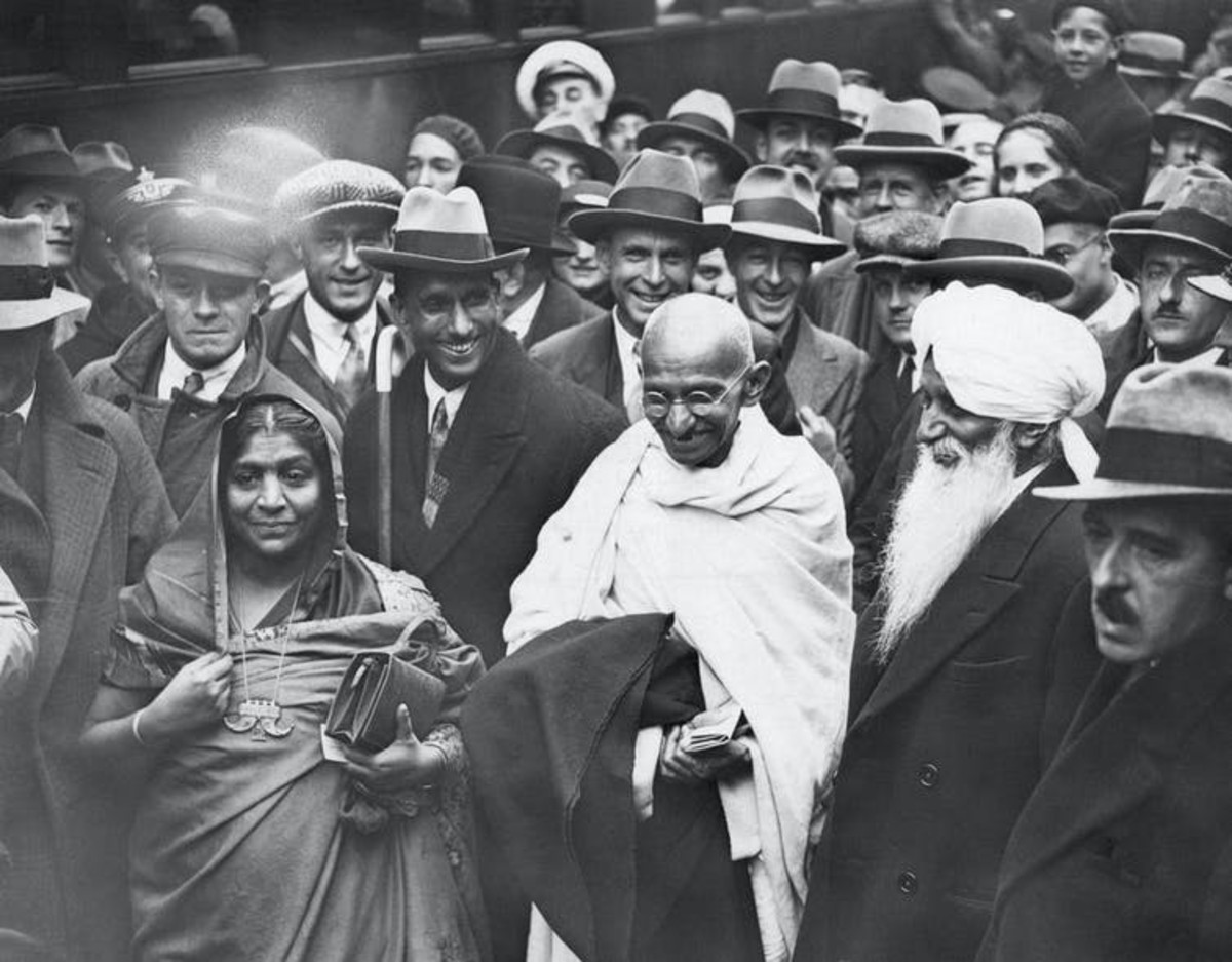 Gandhi walks with Sarojini Naidu in 1931. Photo by George Rinhart/Corbis via Getty Images