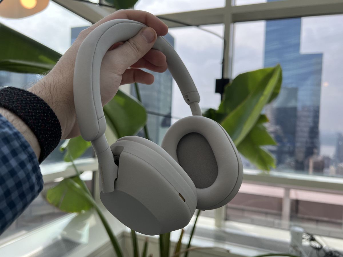 Sony's noise-cancelling WH1000XM5 headphones are lowest price ever