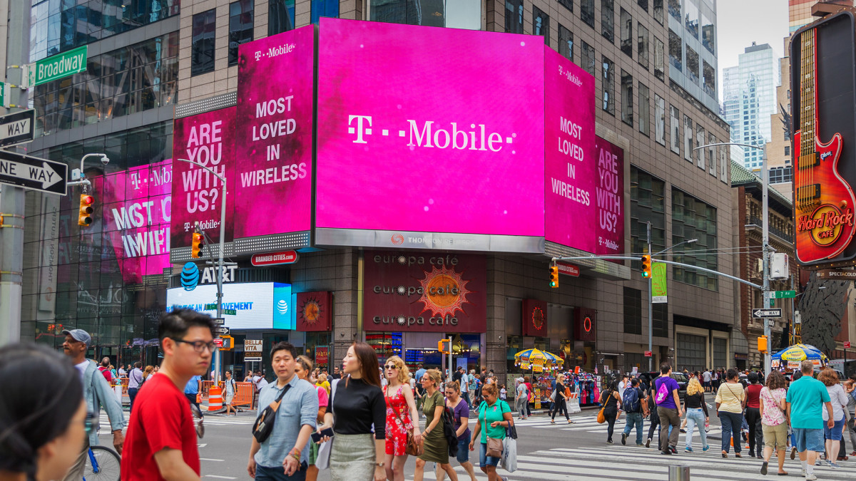 T-Mobile Makes a Bold Claim About AT&T, Verizon