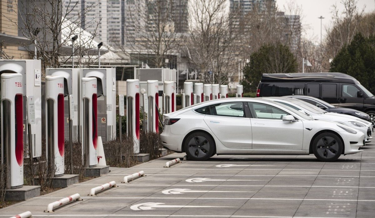 Tesla electric vehicles are parked next to charging stations outside one of the company's showrooms in Beijing. Photo: Bloomberg