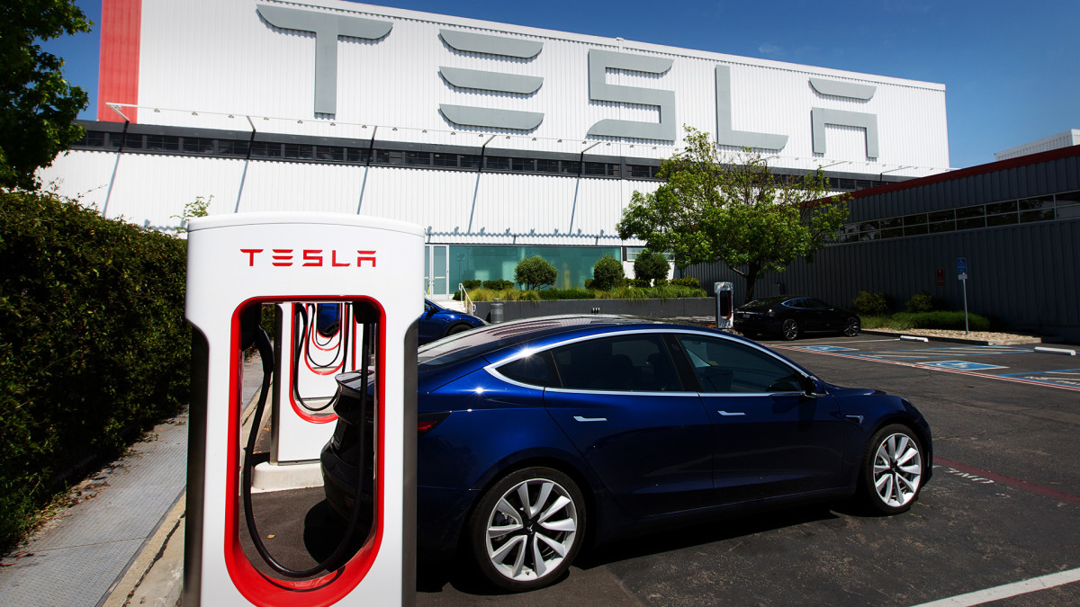 Tesla Earnings Preview: Margins, Demand And Twitter Takeover In Focus Ahead of Q3 Update