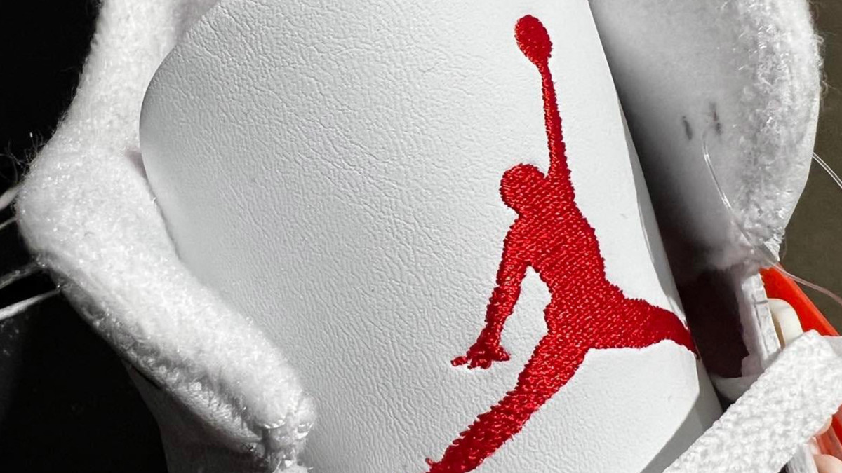 Former Gatorade exec auctioning off Michael Jordan items