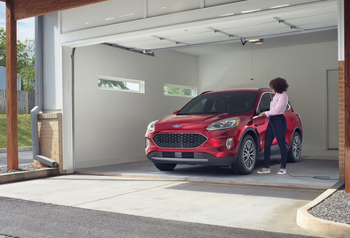 Electric Vehicles and Hybrids That Qualify for Federal Tax Credits