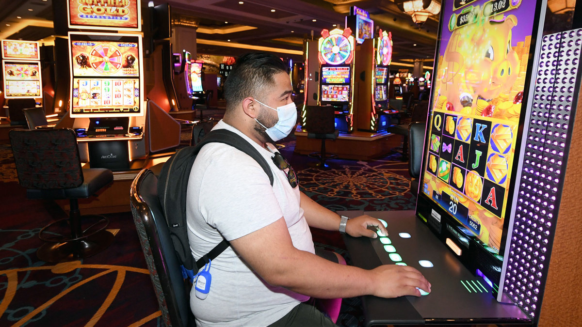 Las Vegas Strip Has a Scary CovidCreated 'Fatal Fungus' Problem