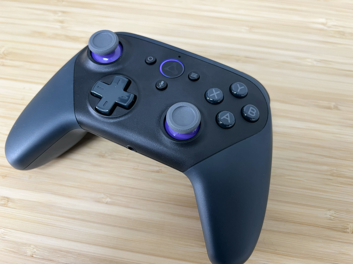 Luna Controller + FREE 1-month Luna+ (new subscriber offer)