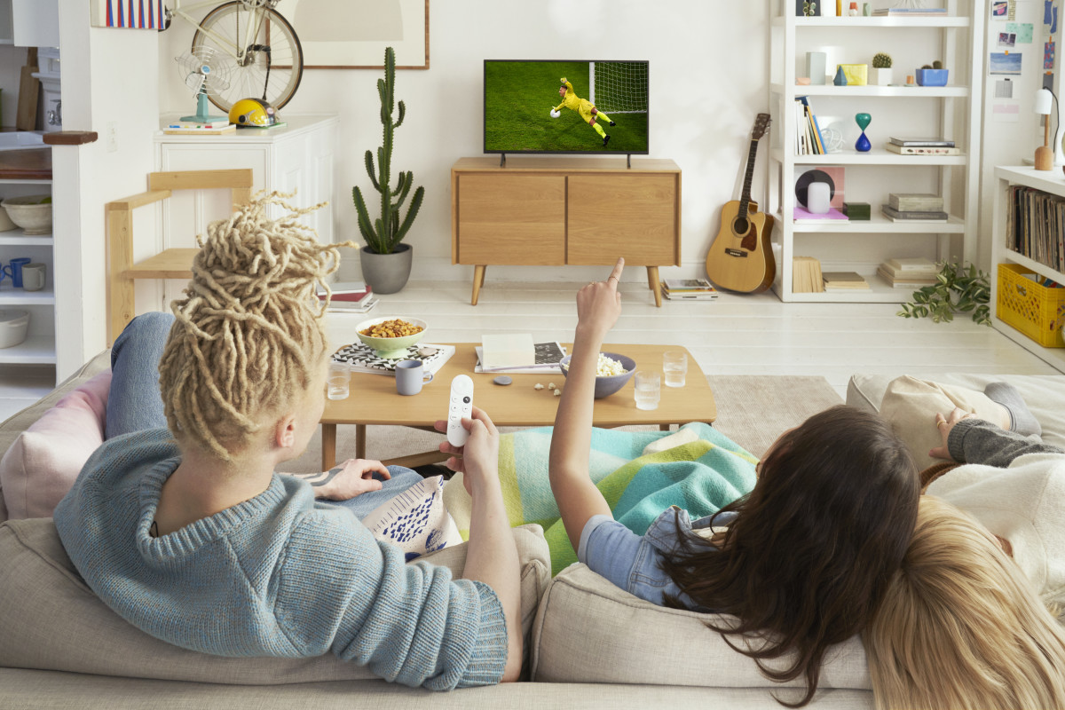 Press_Chromecast with Google TV (HD) lifestyle 6