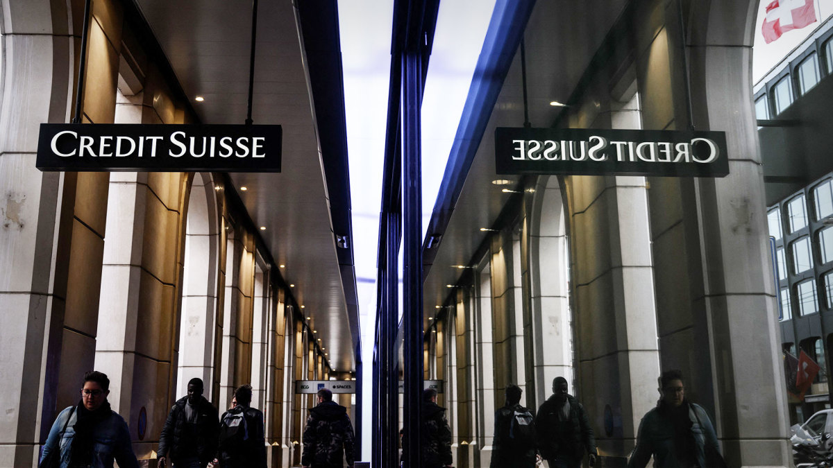 Credit Suisse CEO tries to protect employees from storm