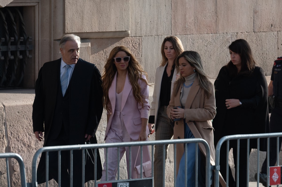 Colombian singer Shakira (2nd L) arrives at the High Court of Justice of Catalonia to attend her trial on tax fraud, in Barcelona, Spain on November 20, 2023.