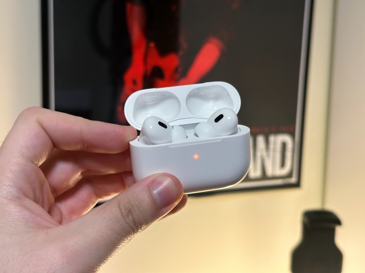 Apple AirPods 3 case red ESR Bounce