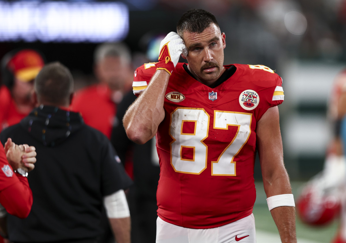 What is Travis Kelce's net worth?