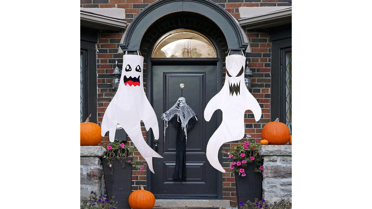 The best outdoor Halloween decorations are on sale on Amazon ...