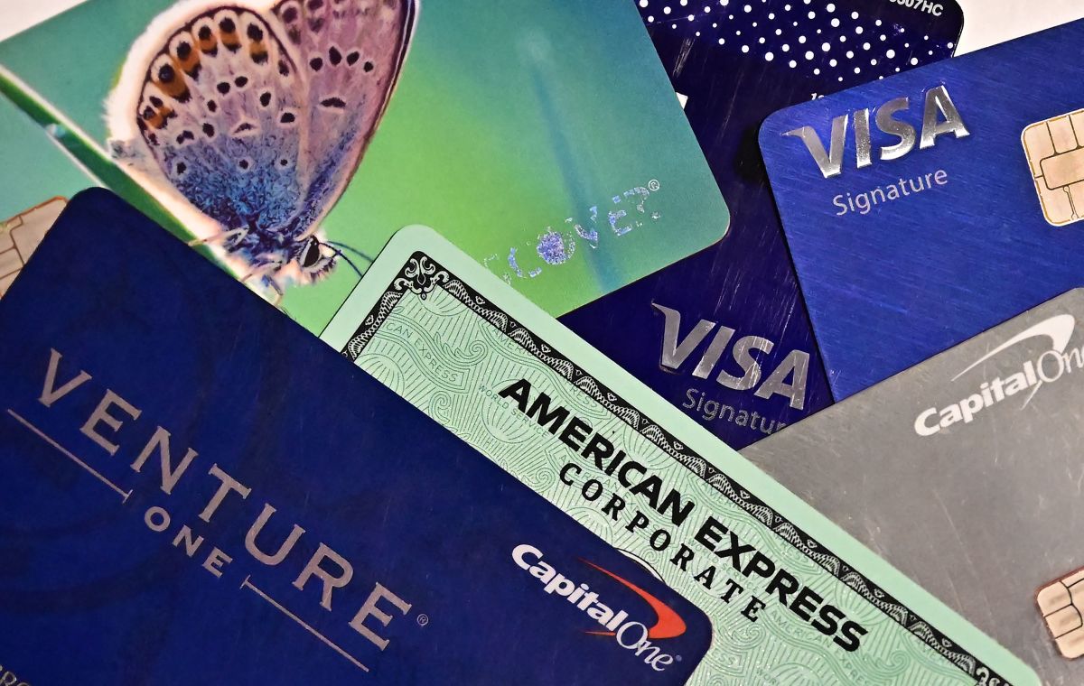 Discover Financial tumbles as credit card issuer highlights key risk