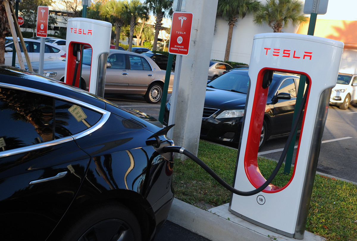 January 20, 2019 - Altamonte Springs, Florida, United States - A Tesla electric car is seen parked at a charging station in Altamonte Springs, Florida on January 20, 2019. Tesla has raised prices at its Supercharger stations, and will now set prices according to local demand and power rates. 

 (Photo by Paul Hennessy/NurPhoto via Getty Images)