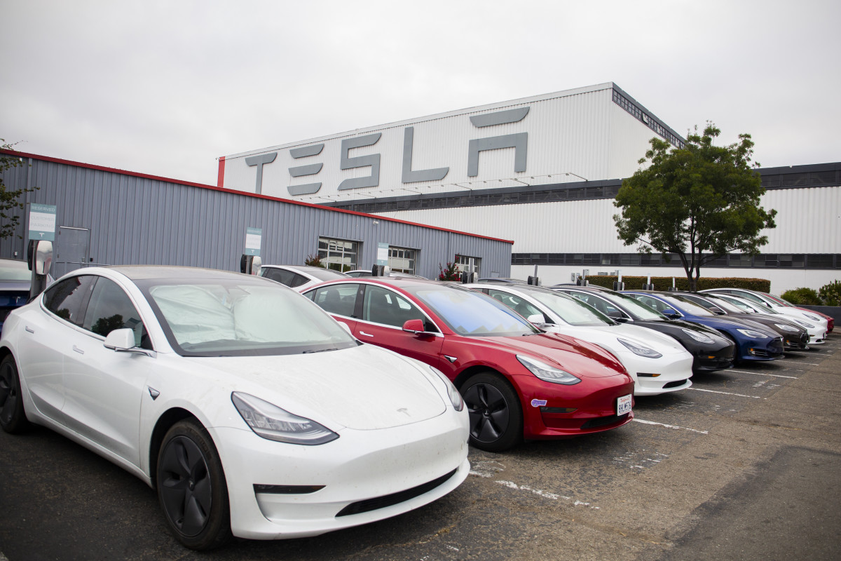 Tesla Inc. electric vehicles charge at the Tesla Supercharger station in Fremont, California, U.S., on Monday, July 20, 2020. Tesla Inc. is scheduled to release earnings figures on July 22. Photographer: Nina Riggio/Bloomberg via Getty Images