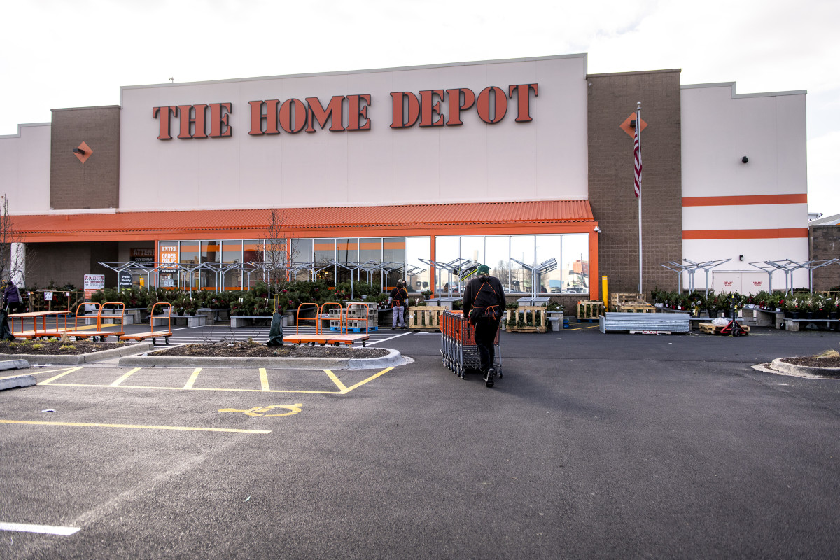 How much does Home Depot pay? Hourly wages for new employees