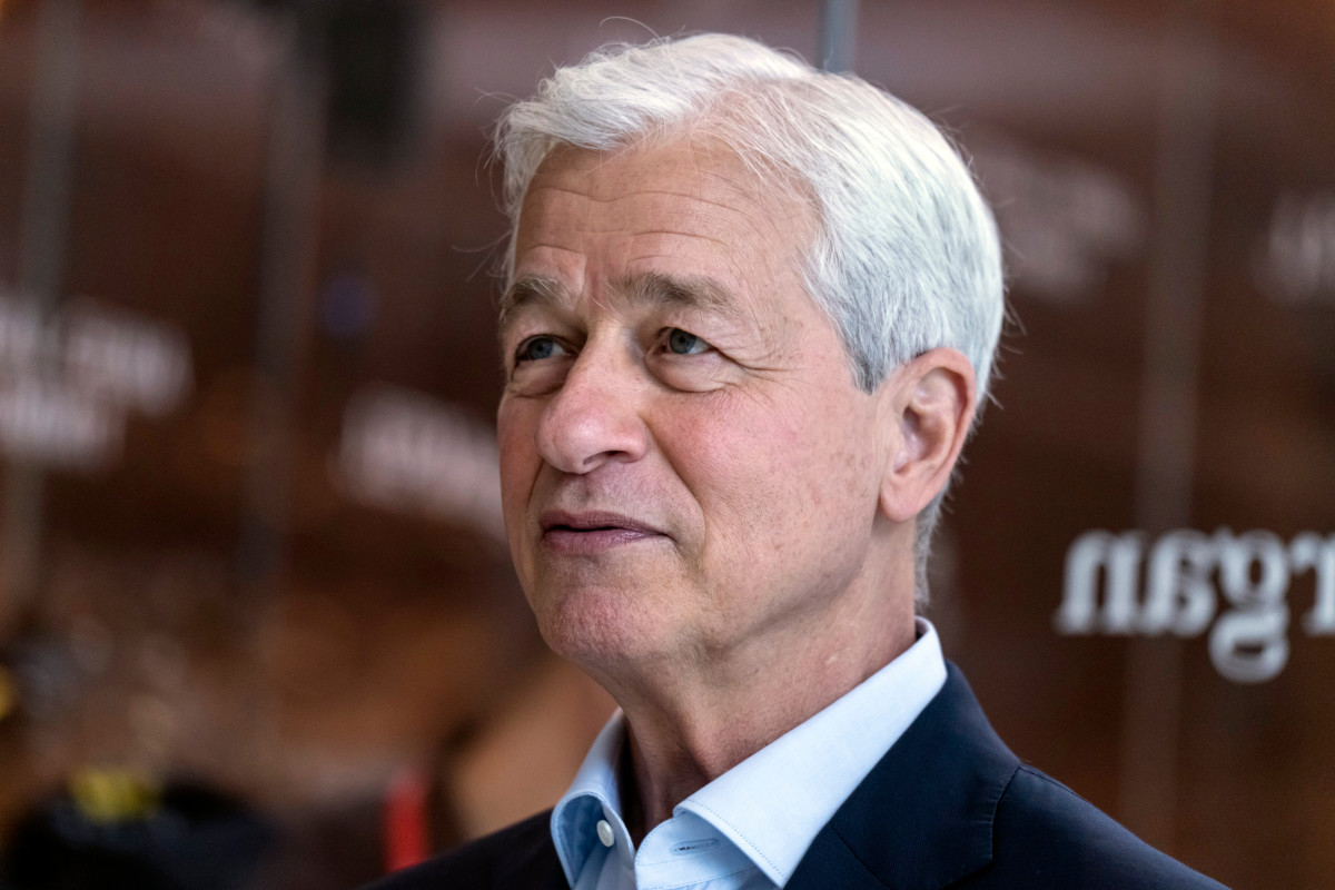 Jamie Dimon says U.S. should stockpile bullets and tanks, not Bitcoin -  TheStreet Crypto: Bitcoin and cryptocurrency news, advice, analysis and more