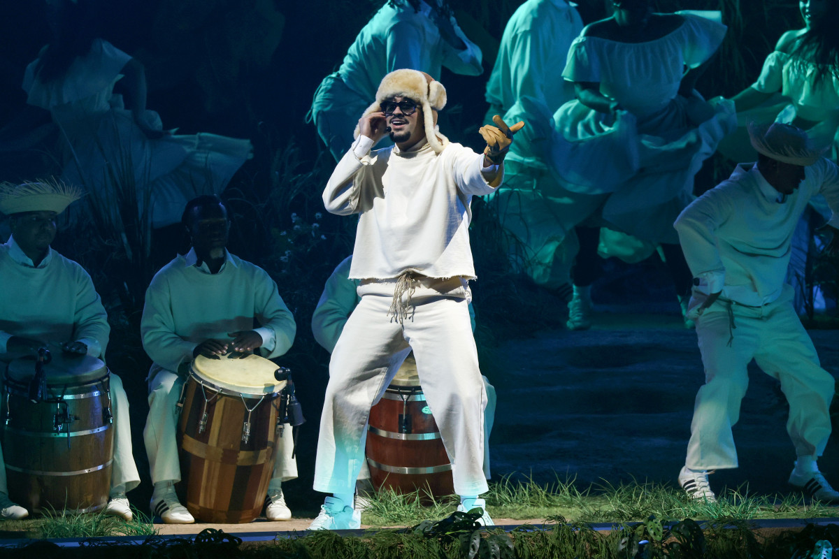 Bad Bunny tops Taylor Swift in a new Spotify poll - TheStreet Crypto:  Bitcoin and cryptocurrency news, advice, analysis and more