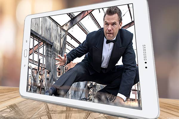 Samsung (SSNLF) Still Reeling From Galaxy Note 7 Fiasco, Unveils Two ...