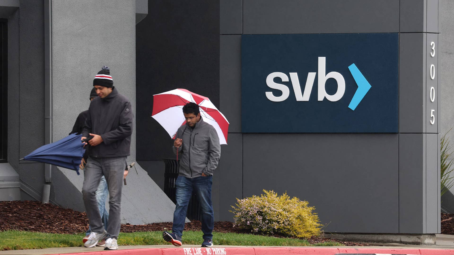 SVB Collapse: Why Customers Are Keeping Money At Bank - TheStreet