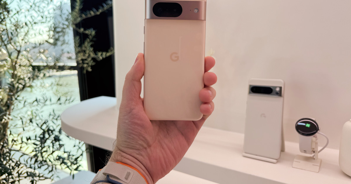google-pixel-8-in-rose.jpg