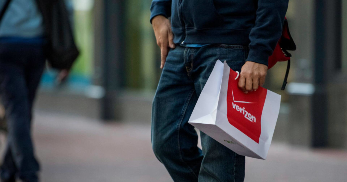 Verizon announces free offers for customers after major loss