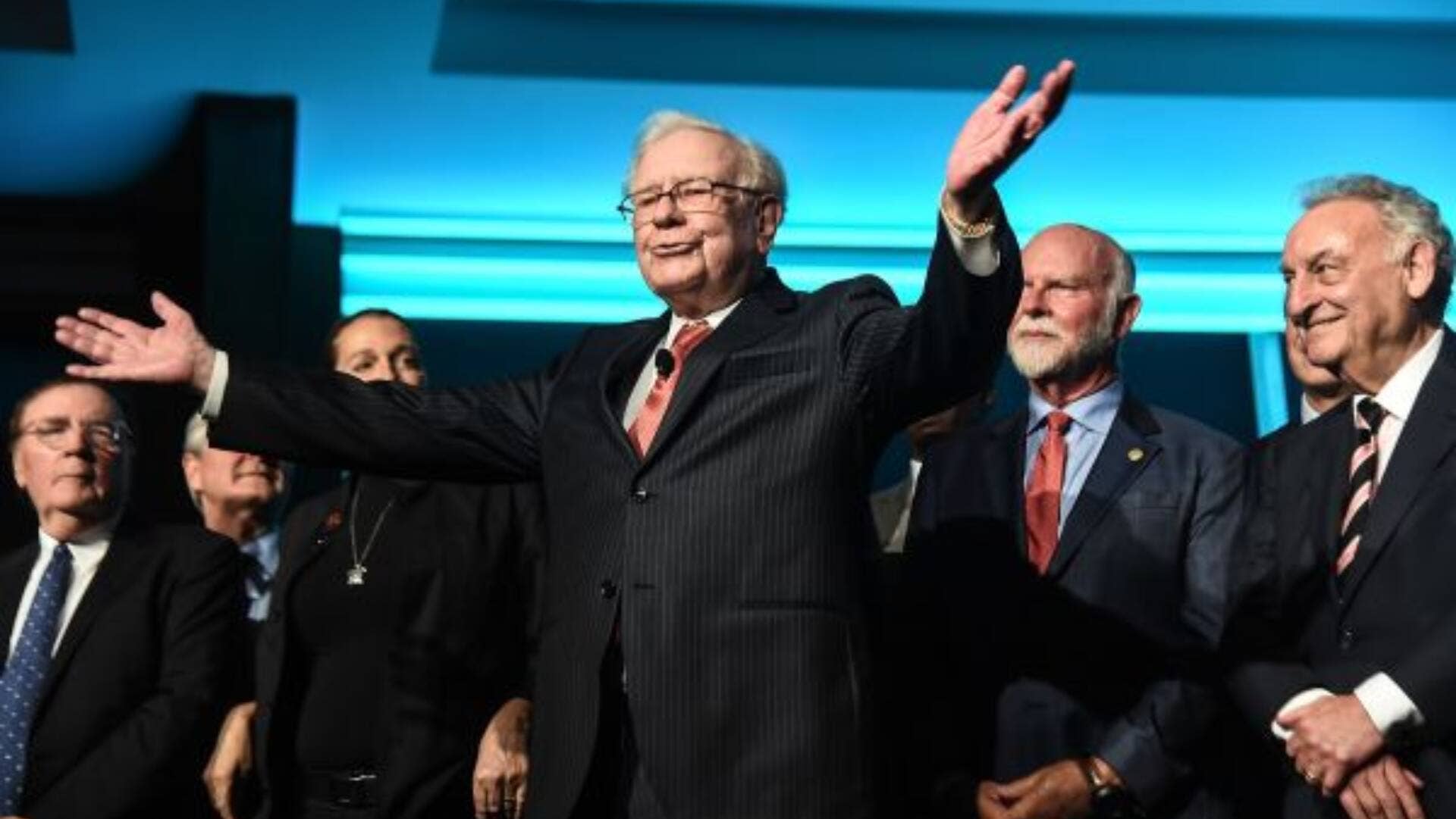 Warren Buffett sends moving 2-word message to Berkshire Hathaway investors