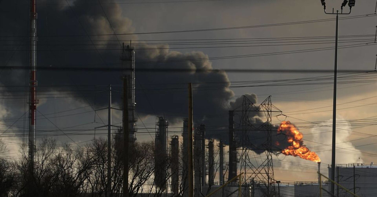 White House clashes with major oil company over Venezuela deal