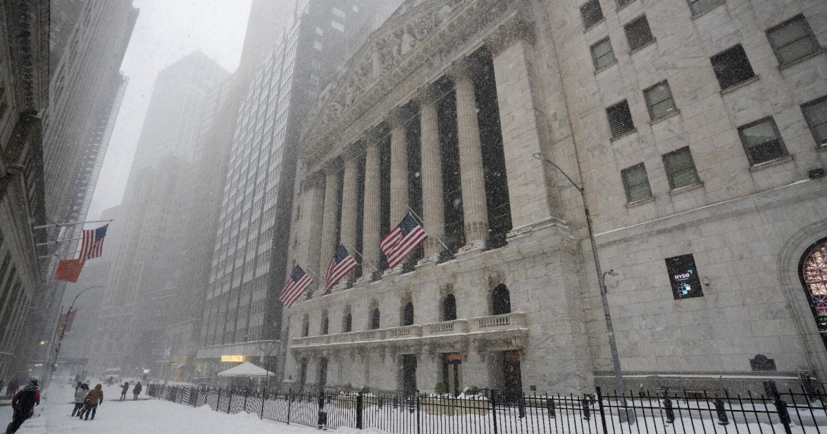 Massive blizzard Hernando could slam Wall Street Monday