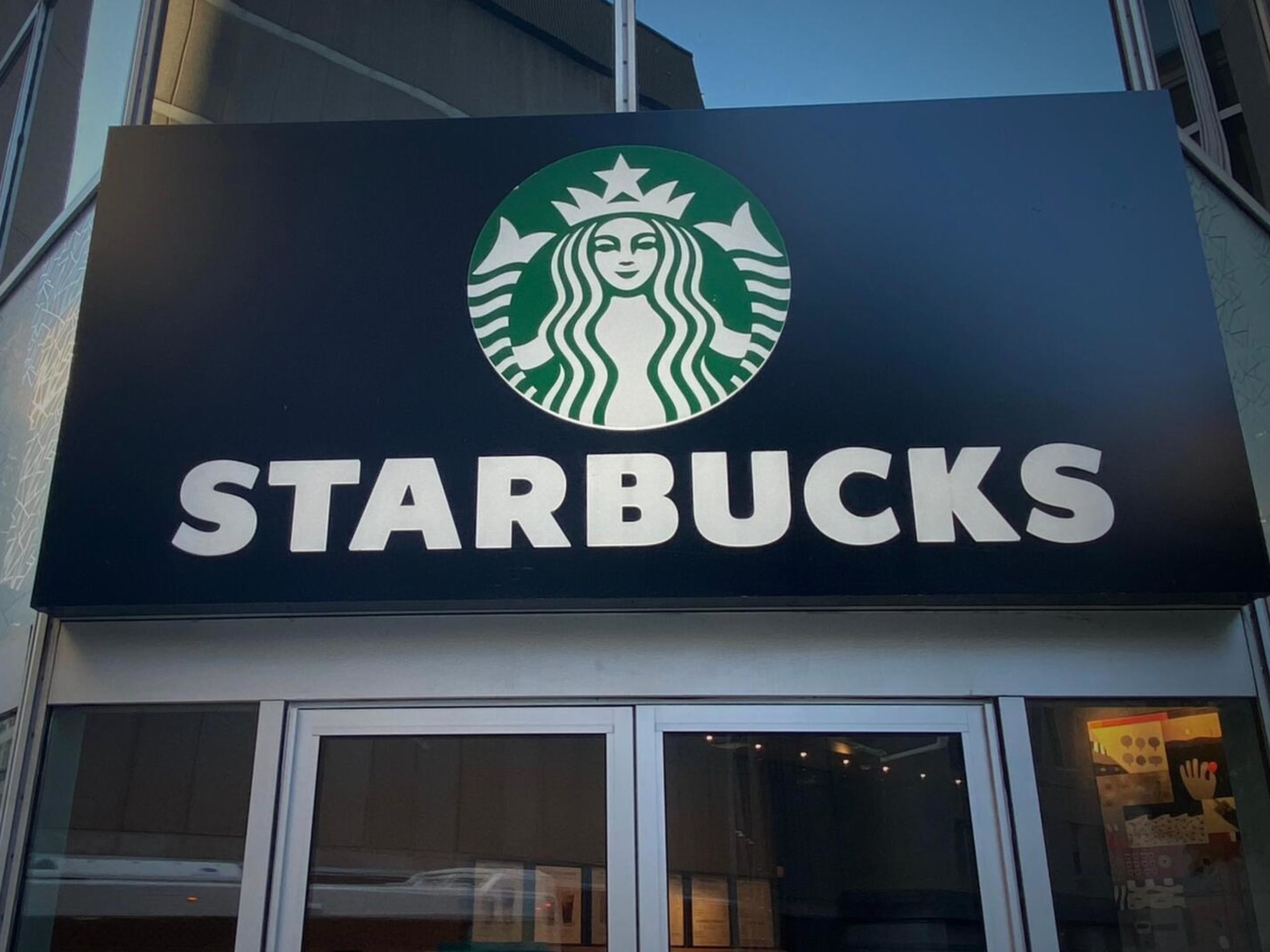Starbucks testing big change to speed up morning routines - TheStreet