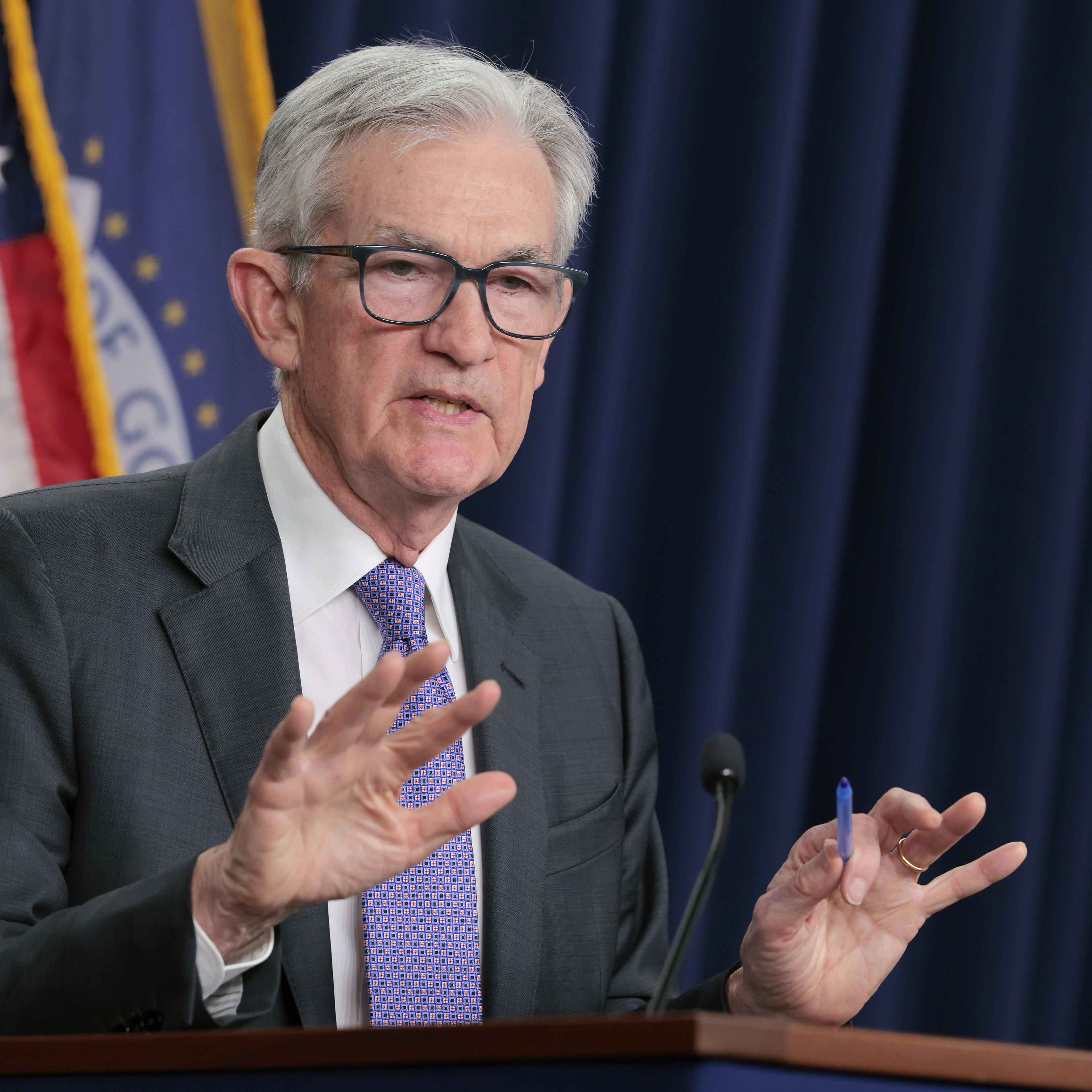 Jamie Dimon Warns of Global Crisis Over Fed Probe